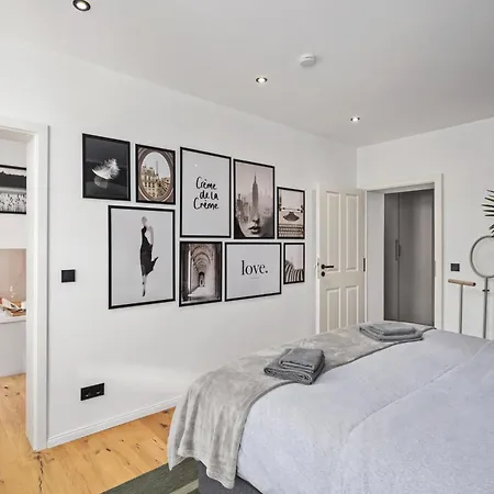 Edler Wohnraum Schlossteich-suite 3 Schlafzimmer Fuer 8 Gaeste Mit 2 Balkonen, Kamin, Siemens-kaffeevollautomat, Klima, Lift, 2 Parkplaetze & Wlan 226 Mbps דירה *