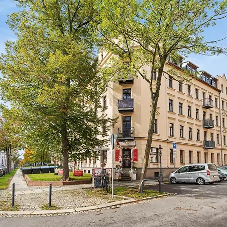 Edler Wohnraum Schlossteich-suite 3 Schlafzimmer Fuer 8 Gaeste Mit 2 Balkonen, Kamin, Siemens-kaffeevollautomat, Klima, Lift, 2 Parkplaetze & Wlan 226 Mbps Apartament Chemnitz