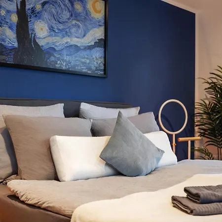 Apartament Edler Wohnraum Schlossteich-suite 3 Schlafzimmer Fuer 8 Gaeste Mit 2 Balkonen, Kamin, Siemens-kaffeevollautomat, Klima, Lift, 2 Parkplaetze & Wlan 226 Mbps Chemnitz