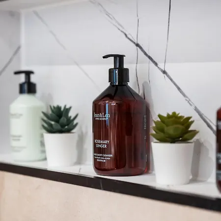 Edler Wohnraum Schlossteich-suite 3 Sz Mit Zwei Balkonen, Kaffeevollautomat, Kamin, Klima, Lift & Zwei Parkplaetzen