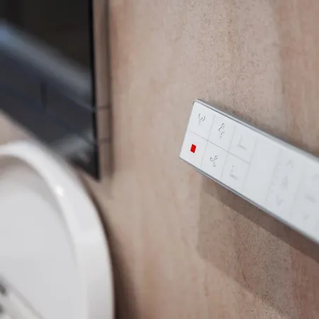 Edler Wohnraum Schlossteich-suite 3 Sz Mit Zwei Balkonen, Kaffeevollautomat, Kamin, Klima, Lift & Zwei Parkplaetzen Apartamento