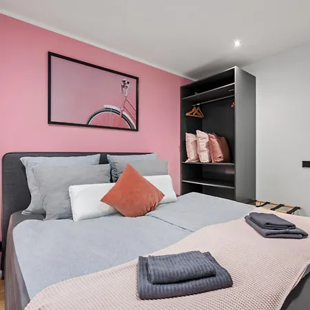 Apartamento Edler Wohnraum Schlossteich-suite 3 Sz Mit Zwei Balkonen, Kaffeevollautomat, Kamin, Klima, Lift & Zwei Parkplaetzen *