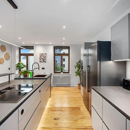Edler Wohnraum Schlossteich-suite 3 Schlafzimmer Fuer 8 Gaeste Mit 2 Balkonen, Kamin, Siemens-kaffeevollautomat, Klima, Lift, 2 Parkplaetze & Wlan 226 Mbps Apartament *
