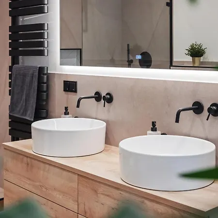 Apartament Edler Wohnraum Schlossteich-suite 3 Schlafzimmer Fuer 8 Gaeste Mit 2 Balkonen, Kamin, Siemens-kaffeevollautomat, Klima, Lift, 2 Parkplaetze & Wlan 226 Mbps *