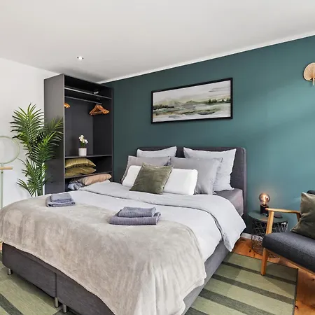 Apartament Edler Wohnraum Schlossteich-suite 3 Schlafzimmer Fuer 8 Gaeste Mit 2 Balkonen, Kamin, Siemens-kaffeevollautomat, Klima, Lift, 2 Parkplaetze & Wlan 226 Mbps Chemnitz