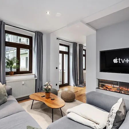 Edler Wohnraum Schlossteich-suite 3 Schlafzimmer Fuer 8 Gaeste Mit 2 Balkonen, Kamin, Siemens-kaffeevollautomat, Klima, Lift, 2 Parkplaetze & Wlan 226 Mbps דירה *