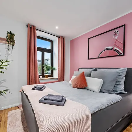 Apartament Edler Wohnraum Schlossteich-suite 3 Schlafzimmer Fuer 8 Gaeste Mit 2 Balkonen, Kamin, Siemens-kaffeevollautomat, Klima, Lift, 2 Parkplaetze & Wlan 226 Mbps *