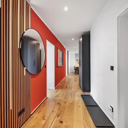 דירה Edler Wohnraum Schlossteich-suite 3 Schlafzimmer Fuer 8 Gaeste Mit 2 Balkonen, Kamin, Siemens-kaffeevollautomat, Klima, Lift, 2 Parkplaetze & Wlan 226 Mbps קמניץ