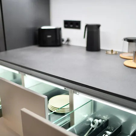 Edler Wohnraum Schlossteich-suite 3 Schlafzimmer Fuer 8 Gaeste Mit 2 Balkonen, Kamin, Siemens-kaffeevollautomat, Klima, Lift, 2 Parkplaetze & Wlan 226 Mbps *